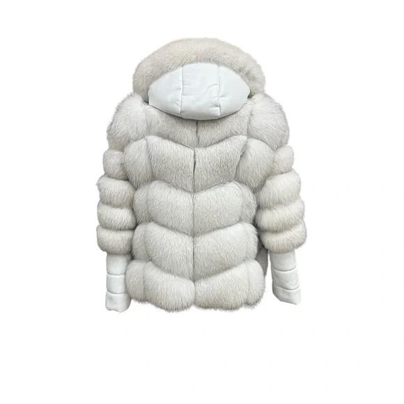 Cleo - Picture 2 of 2